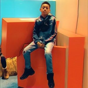 Meet your Posher, Dereon